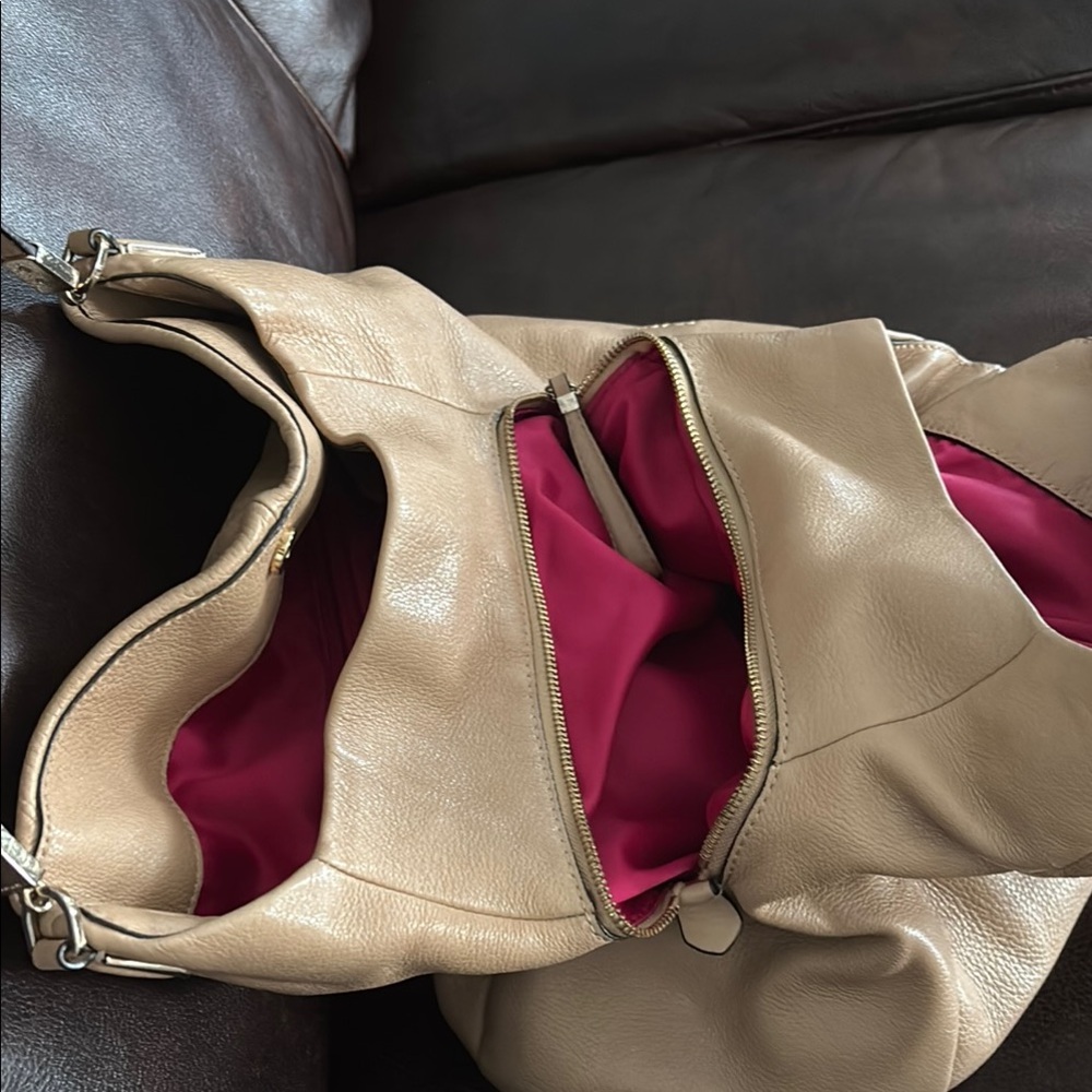 Elegant Tan Leather Shoulder Bag